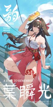 1girl absurdres against_railing animal_ears arm_up bag black_hair blue_sky breasts bubble_tea commentary cup day droopy_ears english_commentary fox_ears fox_girl fox_tail hairband hand_up highres holding holding_cup honey_boba knee_up large_breasts leg_tattoo ocean official_alternate_costume railing red_hairband red_skirt shirt shoulder_bag side_slit skirt sky solo tail tattoo thighs white_shirt ye_shunguang zenless_zone_zero