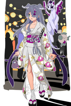 1girl alternate_costume anime_coloring bag black_shoes blue_hair blue_wings breasts charm_(object) chest_sarashi cleavage collarbone diamond-shaped_pupils diamond_(shape) dragon drawstring drawstring_bag elira_pendora famelira_(elira_pendora) feathered_wings floral_print floral_print_kimono flower_knot full_body green_eyes hadanugi_dousa hair_ornament hair_over_one_eye hairclip head_wings highres holding holding_stuffed_toy japanese_clothes katana kimono kinchaku long_hair long_sleeves looking_to_the_side low_wings medium_breasts multicolored_hair nijisanji nijisanji_en npppiyo obi obidome obijime okobo one_eye_covered open_kimono open_mouth outdoors parallel_hairclips pikl_(elira_pendora) platform_sandals pouch print_kimono purple_sash purple_wings sandals sarashi sash sheath sheathed shoes side_slit single_bare_leg single_bare_shoulder skeletal_wings socks solo stuffed_animal stuffed_toy sword symbol-shaped_pupils tabi tassel turning_head two-tone_hair virtual_youtuber walking weapon white_dragon white_hair white_kimono white_socks wings