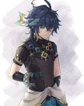 1boy absurdres black_gloves black_hair black_shirt clothes_around_waist commentary earrings genshin_impact gloves green_eyes green_hair hair_between_eyes headband highres jewelry kinich_(genshin_impact) looking_at_viewer male_focus multicolored_gloves multicolored_hair nya_inuha shirt short_hair short_sleeves solo two-tone_gloves