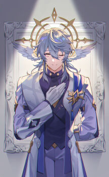 1boy ;) absurdres arm_behind_back black_vest bowing closed_mouth coat commentary_request cowboy_shot earrings gloves grey_hair grey_pants hair_between_eyes halo halo_behind_head hand_on_own_chest head_wings highres honkai:_star_rail honkai_(series) jewelry long_sleeves looking_at_viewer male_focus medium_hair one_eye_closed pants purple_shirt shirt smile solo spiked_halo spotlight standing straight-on sunday_(honkai:_star_rail) sunday_(sacerdos'_relived_ordeal)_(honkai:_star_rail) taking_picture thorn_print turtleneck turtleneck_shirt vest white_background white_coat white_gloves white_pants white_wings wings wingtemple yellow_eyes