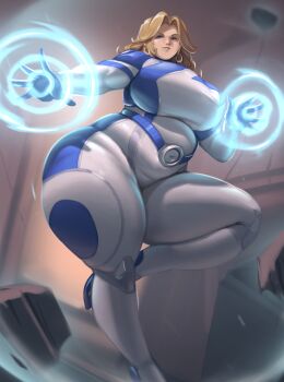 1girl 2025 alternate_breast_size_(larger) alterxsu belt blonde_hair blue_bodysuit blue_eyes blurry blurry_background bodysuit breasts commentary curtained_hair depth_of_field dynamic_pose earrings energy english_commentary fantastic_four female_focus grin hoop_earrings huge_breasts jewelry lips logo marvel marvel_rivals mature_female multicolored_bodysuit open_hand plump smile solo spread_fingers sue_storm two-tone_bodysuit wavy_hair white_bodysuit