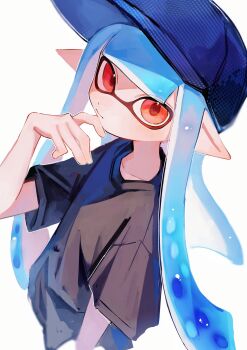 1girl arm_up baseball_cap black_shirt blue_hair blue_hat closed_mouth hat highres inkling inkling_girl inkling_player_character kodak_painter long_hair looking_at_viewer nintendo pointy_ears red_eyes red_pupils shirt simple_background solo splatoon_(series) splatoon_3 standing t-shirt tentacle_hair upper_body very_long_hair white_background
