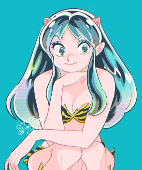 1girl animal_print aqua_background bikini breasts cleavage collarbone cone_horns highres horns long_hair looking_at_viewer lum muda_rengou_to_ziggy_stardust pointy_ears print_bikini sidelocks signature simple_background solo squatting swimsuit tiger_print urusei_yatsura