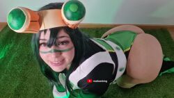 1girl adapted_costume animated ass ass_shake asui_tsuyu asui_tsuyu_(cosplay) asui_tsuyu_(hero_outfit) black_hair boku_no_hero_academia cosplay female_focus goggles goggles_on_head green_hair green_leotard hair_between_eyes highres huge_ass leotard long_hair looking_at_viewer maitwerking multicolored_hair photo_(medium) real_life smile solo spanish_(nationality) split-toe_footwear thick_thighs thighs tongue tongue_out twerking two-tone_hair video watermark youtube_logo youtube_username