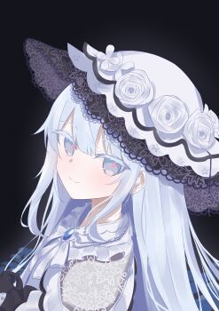 1girl absurdres black_background black_gloves brooch closed_mouth commentary doubleopenfreezer english_commentary flower gloves hat hat_flower highres jewelry long_hair looking_at_viewer mahou_shoujo_no_majo_saiban neck_ribbon ribbon simple_background smile solo spoilers tsukishiro_yuki upper_body white_flower white_hair white_hat white_ribbon