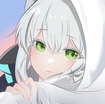 1girl arknights blanket blue_streaks chinese_commentary close-up closed_mouth colored_eyelashes commentary eyes_visible_through_hair green_eyes grey_hair hair_between_eyes highres light_blush looking_at_viewer multicolored_hair pink_streaks portrait rinne_(pixiv90543403) rosmontis_(arknights) smile solo streaked_hair