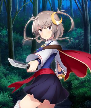 1girl ahoge black_skirt blue_shirt bracelet brown_hair cape closed_mouth cosplay cowboy_shot crescent crescent_hair_ornament dot_nose dual_wielding fighting_stance forest from_side game_cg hair_ornament holding holding_knife jewelry knife long_sleeves looking_at_viewer looking_to_the_side medium_hair nature night official_art outdoors pendant purple_eyes red_cape rena_lanford rena_lanford_(cosplay) serious shichinosato_kofuki shirt sidelocks skirt skull_hair_ornament sleeve_slit solo star_ocean star_ocean:_anamnesis star_ocean:_the_second_story third-party_source toji_no_miko toji_no_miko:_kizamishi_issen_no_tomoshibi tree twintails white_sleeves