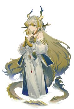 1girl arknights bare_shoulders beads blonde_hair blue_hair chinese_commentary closed_mouth commentary_request dragon_girl dragon_horns dragon_tail earrings green_eyes grey_hair hair_between_eyes highres horns jewelry long_hair long_sleeves looking_at_viewer multicolored_hair necklace off_shoulder own_hands_together pointy_ears shu_(arknights) simple_background solo standing steepled_fingers tail very_long_hair watermark watermark_grid white_background zuo_fan_deng_shi_zhuang