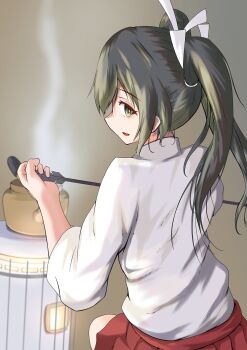 1girl absurdres arrow_(projectile) from_above green_eyes grey_hair hair_ribbon hakama highres holding holding_arrow japanese_clothes kantai_collection kettle kimono looking_back pleated_skirt red_hakama red_skirt ribbon skirt solo tastas twintails white_kimono zuikaku_(kancolle)