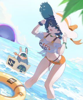 &gt;_&lt; 1girl 1other absurdres alternate_eye_color bandana bandana_around_neck bangboo_(zenless_zone_zero) bare_shoulders belle_(summer_skies)_(zenless_zone_zero) belle_(zenless_zone_zero) bikini bikini_bottom_under_shorts bikini_top_under_shirt bikini_under_clothes black_nails blue_eyes blue_hair blue_sky bracelet breasts cardboard closed_eyes collarbone commentary eous_(zenless_zone_zero) hair_between_eyes hair_ornament hand_on_headwear hat hat_ribbon highres hollow_(zenless_zone_zero) in_water jewelry large_hat leaning_forward medium_breasts navel ocean off-shoulder_shirt off_shoulder official_alternate_costume open_mouth orange_bandana orange_bikini orange_ribbon orange_shorts palm_tree ribbon see-through_clothes see-through_shirt shirt short_hair shorts sky sphere_hair_ornament stomach swim_ring swimsuit symbol-only_commentary tied_shirt tree water wecna white_hat zenless_zone_zero
