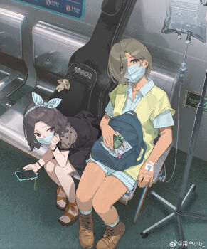 2girls absurdres armrest backpack bag black_dress black_hair boots brown_footwear chinese_commentary commentary_request dark_skin dress ebizuka_tomo elbow_on_knee exit_sign full_body girls_band_cry grey_eyes grey_hair guitar_case hair_ribbon hand_on_own_face highres holding holding_bag holding_phone hospital indoors instrument_case intravenous_drip iv_stand leaning_forward mask mole mole_under_eye mouth_mask multiple_girls phone red_eyes ribbon rupa_(girls_band_cry) sandals shirt short_hair shorts sitting sunny_bitch vest white_shirt yellow_vest