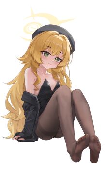 1girl :3 absurdres alternate_costume bare_shoulders beret black_hat black_jacket black_leotard black_pantyhose blonde_hair blue_archive blush breasts closed_mouth collarbone commentary_request dot_nose feet green_eyes hair_between_eyes halo hat heart heart-shaped_pupils highres jacket jacket_partially_removed knees_up leotard loli long_hair long_sidelocks looking_at_viewer manjie no_shoes off_shoulder open_jack oversized_breast_cup pantyhose pink_hair professor_niyaniya_(blue_archive) sidelocks simple_background sitting sleeves_past_wrists small_breasts smile soles solo strapless strapless_leotard symbol-shaped_pupils thighband_pantyhose thighs toes very_long_hair wavy_hair white_background yellow_halo
