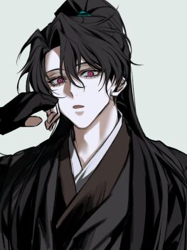 1boy black_gloves black_hair black_hanfu cheongmyeong_(return_of_the_mount_hua_sect) chinese_clothes commentary_request curtained_hair expressionless fingerless_gloves gloves grey_background hair_between_eyes hair_tie hand_up hanfu head_rest high_ponytail highres itaewon korean_commentary long_hair looking_at_viewer male_focus parted_lips pink_eyes ponytail return_of_the_mount_hua_sect side_part simple_background solo upper_body wide-eyed