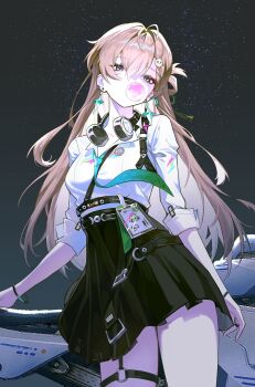 1girl aqua_necktie black_skirt blonde_hair blowing_bubble_gum blue_eyes breasts chewing_gum chinese_commentary commentary_request cowboy_shot earrings hair_between_eyes hair_ornament headphones headphones_around_neck highres id_card jewelry long_hair looking_at_viewer lynae_(wuthering_waves) medium_breasts necktie shirt shirt_tucked_in skirt skull_hair_ornament solo star_(symbol) star_earrings weikeduo_mao_mao white_shirt wuthering_waves