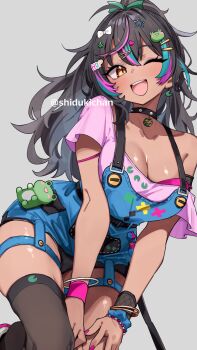 1girl ;d black_collar black_thighhighs blue_eyes blue_overalls bracelet breasts brown_eyes character_request cleavage collar commentary_request commission copyright_request dark-skinned_female dark_skin grey_background highres jewelry large_breasts long_hair looking_at_viewer multicolored_hair one_eye_closed open_mouth overalls pink_hair pink_shirt shigatsu_shizuki shirt simple_background single_thighhigh skeb_commission smile solo teeth thighhighs twitter_username upper_teeth_only