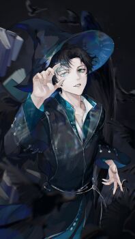 1boy absurdres amon_(lord_of_the_mysteries) bird black_background black_bird black_feathers black_hair black_hat black_robe blurry blurry_foreground book chinese_commentary crow feathers glass_shard green_eyes hand_up hat highres holding_glass_shard light_particles long_sleeves looking_at_viewer lord_of_the_mysteries magic male_focus nidexintu parted_lips robe short_hair smile solo standing wide_sleeves witch_hat