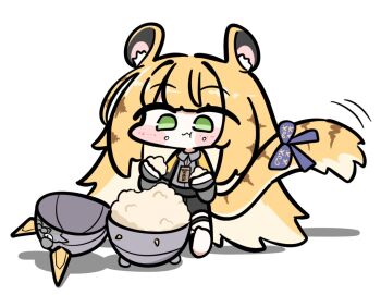 1girl animal_ears black_shorts blonde_hair eating food green_eyes grey_shirt high-waist_shorts ju_fufu multicolored_hair shirt shorts tail tensutensu tiger_ears tiger_girl tiger_tail two-tone_hair white_hair zenless_zone_zero