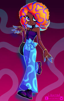 1girl absurdres artist_name bag bandeau bare_shoulders black_bag blue_bow blue_pants bow bracelet breasts cephalopod_eyes dark-skinned_female dark_skin full_body gradient_background hand_up highres jewelry liazrad_(overchromatic) nintendo octoling orange_hair outline pants patterned_hair print_pants purple_background purple_bandeau purple_eyes purple_shoes ring shoes shoulder_bag small_breasts solo splatoon_(series) splatoon_3 tao_blu_(splatoon) tentacle_hair walking white_outline