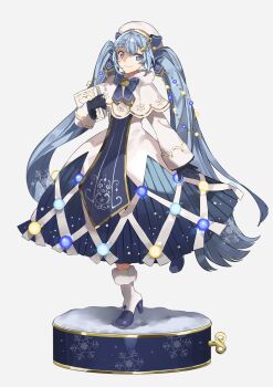 1girl bass_clef beamed_eighth_notes beret black_gloves blue_bow blue_dress blue_eyes blue_hair book boots bow braid capelet cloud dress eighth_note full_body fur-trimmed_boots fur-trimmed_capelet fur_trim gloves gold_trim hair_bow hair_ornament hairclip hat hatsune_miku highres holding holding_book hoop_skirt light_bulb_hair_ornament long_hair looking_at_viewer musical_note rin_(yukameiko) simple_background smile snowflake_print snowflakes solo standing string_of_light_bulbs tabard treble_clef twintails very_long_hair vocaloid white_background white_capelet white_dress white_hat yuki_miku yuki_miku_(2021)