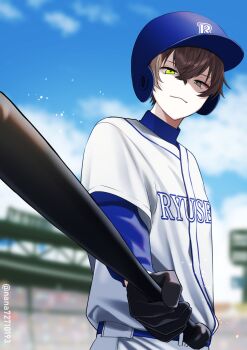 1boy :3 alban_knox baseball_bat baseball_helmet black_gloves blue_shirt blue_sky brown_hair commentary_request cowboy_shot gloves green_eyes grey_eyes helmet heterochromia highres holding holding_baseball_bat looking_at_viewer male_focus nana72710193 nijisanji nijisanji_en outdoors shirt short_sleeves sky smile solo stadium stadium_lights twitter_username virtual_youtuber white_shirt