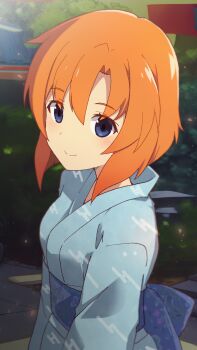 1girl blue_eyes blue_kimono commentary_request floral_print_sash highres higurashi_no_naku_koro_ni japanese_clothes kimono looking_at_viewer obi orange_hair partial_commentary ryuuguu_rena sash smile solo tonogai_yoshiki