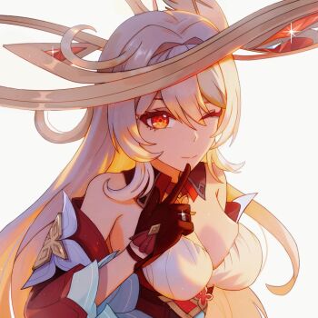 1girl ;) alice_(genshin_impact) bare_shoulders black_gloves blonde_hair breasts cleavage commentary cowlick detached_sleeves genshin_impact gloves grey_background hair_intakes jewelry large_breasts long_hair long_sleeves looking_at_viewer one_eye_closed orange_eyes ring simple_background smile solo upper_body very_long_hair youlinyafu34