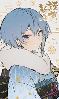 1girl alternate_hair_length alternate_hairstyle black_sash blue_eyes blue_hair blue_kimono closed_mouth commentary_request earrings fur-trimmed_kimono fur_trim happy_new_year highres hololive hoshimachi_suisei japanese_clothes jewelry kimono kurony_(sirony) looking_at_viewer new_year obi sash short_hair smile solo split_mouth star_(symbol) star_in_eye star_print symbol_in_eye triangle_earrings virtual_youtuber