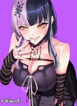 1girl absurdres black_dress black_nails breasts dress highres holoadvent hololive hololive_english large_breasts looking_at_viewer multicolored_hair shikuroo0 shiori_novella shiori_novella_(1st_costume) simple_background smile solo split-color_hair striped_arm_warmers two-tone_hair virtual_youtuber