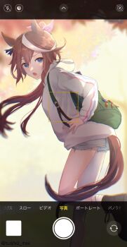 1girl :o absurdres alternate_costume animal_ears ankle_boots autumn autumn_leaves backpack bag blue_eyes blurry blurry_background boots bow brown_hair commentary_request denim denim_shorts ear_ornament fake_phone_screenshot fake_screenshot foot_out_of_frame from_side green_bag hair_between_eyes hair_bow hand_on_own_hip high_ponytail highres hood hoodie horse_ears horse_girl horse_tail kadokura_(sushiu_max) leaf long_hair looking_at_viewer looking_to_the_side multicolored_hair outdoors pink_bow ponytail raised_eyebrow short_shorts shorts shoulder_strap sidelighting socks solo standing standing_on_one_leg streaked_hair tail tokai_teio_(umamusume) translation_request twitter_username umamusume white_hoodie white_socks