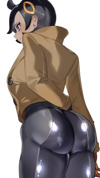 1girl arm_behind_back ass black_bodysuit black_gloves black_hair bodysuit bodysuit_under_clothes breasts brown_jacket closed_mouth commentary_request cowboy_shot cowlick dark-skinned_female dark_skin emma_(pokemon) from_behind from_below gloves hair_between_eyes hair_ornament highres jacket large_breasts latex latex_bodysuit nintendo orange_gloves paid_reward_available partial_commentary pokemon pokemon_legends:_z-a purple_eyes short_hair sidelocks signature simple_background smile solo standing swept_bangs two-tone_gloves white_background yasaikakiage