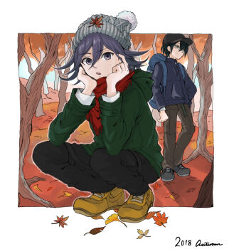 2018 2boys alternate_costume autumn autumn_leaves backpack bag beanie black_hair brown_eyes coat commentary_request danganronpa_(series) danganronpa_v3:_killing_harmony dated flipped_hair forest green_coat hair_between_eyes hand_on_own_hip hands_on_own_face hat highres jacket leaf leaf_on_head long_sleeves looking_at_viewer male_focus medium_hair multiple_boys nature oma_kokichi outdoors outline outside_border pom_pom_(clothes) pom_pom_beanie purple_eyes purple_hair red_scarf ruca_ni saihara_shuichi scarf shoes short_hair signature smile sneakers squatting standing tree winter_clothes