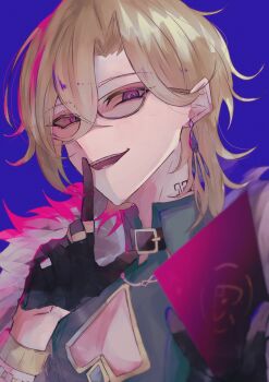 1boy absurdres aventurine_(honkai:_star_rail) belt belt_buckle belt_collar black_belt black_gloves blonde_hair blue_background blue_shirt buckle cleavage_cutout clothing_cutout collar collared_shirt earrings fur_trim gloves hair_behind_ear hashtag-only_commentary highres holding honkai:_star_rail honkai_(series) jewelry koyochi_(koyochi0716) looking_at_viewer male_focus medium_hair multicolored_eyes multicolored_hair open_mouth piercing shirt smile solo streaked_hair sunglasses teeth upper_body white_fur wing_collar