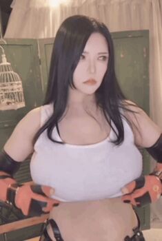 1girl animated animated_gif breast_drop breasts cleavage clothes_lift cosplay crop_top final_fantasy final_fantasy_vii large_breasts okita_anri photo_(medium) shirt_lift sports_bra tifa_lockhart tifa_lockhart_(cosplay)