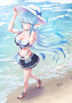 1girl absurdres ahoge bare_shoulders beach bikini black_skirt blue_bikini blue_bow blue_hair bow breasts cleavage collarbone commentary_request elf feet hat hat_bow heart heart_ahoge highres hololive hololive_summer_2023_swimsuit large_breasts long_hair looking_at_viewer multicolored_bikini navel ocean official_alternate_costume pleated_skirt pointy_ears sand skirt solo stomach striped_bikini striped_clothes sun_hat swimsuit tatataecho toes two-tone_bikini virtual_youtuber walking white_bikini white_trim yellow_eyes yukihana_lamy