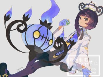 1girl akira_a_a belt black_dress black_pantyhose black_shoes blue_gloves blunt_bangs chandelure closed_mouth coat commentary dress eyelashes gen_5_pokemon gloves gradient_pantyhose grey_background gwynn_(pokemon) hat highres holding holding_poke_ball long_sleeves looking_at_viewer mega_stone nest_ball nintendo o-ring o-ring_belt open_clothes open_coat pantyhose partially_fingerless_gloves poke_ball pokemon pokemon_(creature) pokemon_legends:_z-a purple_eyes purple_hair purple_pantyhose shoes short_hair signature twitter_username watermark white_coat