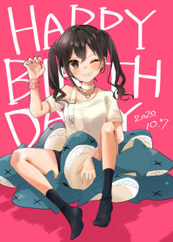 1girl arm_up black_hair black_shorts black_socks blush breasts brown_eyes claw_pose dated full_body grin hair_between_eyes happy_birthday highres idolmaster idolmaster_cinderella_girls idolmaster_cinderella_girls_starlight_stage long_hair looking_at_viewer no_shoes off_shoulder one_eye_closed pink_background rino_cnc shadow sharp_teeth shirt short_sleeves shorts simple_background small_breasts smile socks solo stuffed_animal stuffed_shark stuffed_toy sunazuka_akira teeth text_background twintails white_shirt x_x