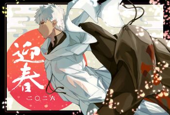 1boy black_haori commentary_request dark-skinned_male dark_skin emiya_shirou falling_petals fate/grand_order fate_(series) hakama haori highres japanese_clothes kamigokuin kimono new_year orange_eyes petals scarf senji_muramasa_(fate) senji_muramasa_(third_ascension)_(fate) solo unworn_haori white_hair white_hakama white_kimono white_scarf