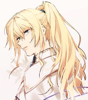1boy alternate_hairstyle ascot bishounen blonde_hair blue_ascot blue_eyes brooch cape closed_mouth commentary fate/grand_order fate_(series) feathers from_side grey_background hair_between_eyes hair_tie high_ponytail jacket jewelry kirschtaria_wodime lips long_hair looking_up m-tobiei male_focus ponytail side_cape simple_background solo upper_body white_cape white_feathers white_jacket