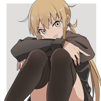 1girl absurdres black_sailor_collar black_shirt black_skirt black_thighhighs blonde_hair commentary_request convenient_leg grey_background grin haida_katsuretsu highres kantai_collection long_hair low_twintails sailor_collar satsuki_(kancolle) school_uniform serafuku shirt skirt smile solo thighhighs twintails two-tone_background v-shaped_eyebrows yellow_eyes