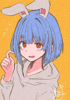 1girl :d absurdres alternate_hair_length alternate_hairstyle animal_ear_fluff animal_ears blue_hair blush commentary_request ears_down flying_sweatdrops grey_hoodie hand_up highres hololive hood hood_down hoodie kiritoma long_sleeves looking_at_viewer open_mouth orange_background puffy_long_sleeves puffy_sleeves rabbit-shaped_pupils rabbit_ears red_eyes short_eyebrows short_hair signature simple_background smile solo symbol-shaped_pupils thick_eyebrows upper_body usada_pekora virtual_youtuber