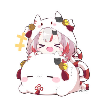 >_< +++ 1girl =_= absurdres bell blush_stickers character_hood chibi chibi_only closed_eyes commentary_request demon_girl demon_horns facing_viewer fang full_body grey_hair highres hololive horns ixtupoo jingle_bell kouhaku_nawa multicolored_hair nakiri_ayame open_mouth poyoyo_(nakiri_ayame) rope shimenawa simple_background streaked_hair twitter_username virtual_youtuber white_background