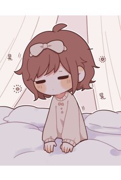 1girl =_= bed_sheet blush_stickers bow brown_bow brown_hair brown_pajamas brown_shirt chibi chibi_only chinese_commentary chinese_text closed_eyes closed_mouth commentary_request cowlick curtains dot_mouth facing_ahead hair_bow highres kyline letterboxed long_sleeves motion_lines on_bed outline pajamas pillow pink_bow project_sekai shinonome_ena shirt short_hair sitting sleepy solo squeans translation_request under_covers waking_up white_outline