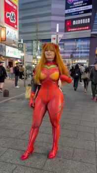 1girl adapted_costume animated bodysuit breasts brown_hair city cosplay curvy female_focus long_hair mecha_pilot_suit musclemommycosplay neon_genesis_evangelion official_alternate_costume outdoors photo_(medium) plugsuit_(evangelion) real_life red_bodysuit skindentation smile sound souryuu_asuka_langley souryuu_asuka_langley_(cosplay) tagme video wide_hips