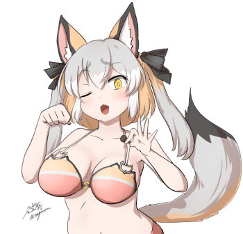 1girl animal_ears bikini breasts brown_hair cleavage commentary_request extra_ears fox_ears fox_girl fox_tail grey_hair island_fox_(kemono_friends) kemono_friends kemono_friends_v_project large_breasts long_hair looking_at_viewer microphone navel one_eye_closed ribbon simple_background solo swimsuit tail taurine_8000mg twintails upper_body virtual_youtuber yellow_eyes