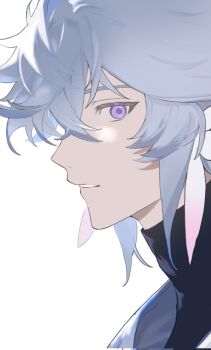 1boy colored_tips expressionless fate/grand_order fate_(series) from_side hair_between_eyes high_collar highres looking_at_viewer male_focus medium_hair merlin_(fate) multicolored_hair parted_lips purple_eyes senmochi_02 shaded_face sidelighting simple_background solo white_background white_hair