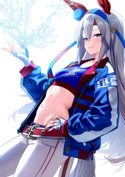 1girl animal_ears bad_id bad_twitter_id belt belt_buckle blue_eyes blue_hairband blue_jacket blue_ribbon blue_sports_bra breasts buckle closed_mouth collarbone commentary cowboy_shot double-parted_bangs dutch_angle ear_covers ear_ornament electricity electrokinesis fang fingerless_gloves gloves grey_hair groin hairband hand_on_own_hip headband herohero_(higashi_no_dou) highres horse_ears horse_girl horse_tail jacket lightning lightning_bolt_print long_hair long_sleeves looking_at_viewer navel pants red_belt red_headband red_ribbon ribbon simple_background skin_fang small_breasts smile solo sports_bra stomach tail tamamo_cross_(umamusume) tamamo_cross_(with_lightning_speed)_(umamusume) two-tone_ribbon umamusume v-shaped_eyebrows white_background white_gloves white_pants zipper