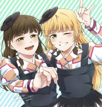 2girls arm_up black_feathers black_hat blonde_hair blunt_bangs brown_hair checkered_clothes commentary_request diagonal-striped_background feathers fingernails green_eyes hand_on_another&#039;s_shoulder hat heanna_sumire highres let&#039;s_be_one_(love_live!) long_hair long_sleeves love_live! love_live!_superstar!! multiple_girls one_eye_closed open_mouth payton_naomi pinky_out real_life smile striped_background teeth translation_request twitter_username upper_body upper_teeth_only voice_actor voice_actor_connection wotaku_jinsei_enjoy_ikioi