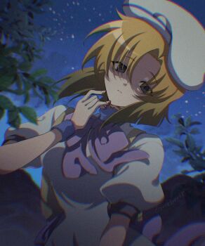 1girl blood blood_on_hands blue_eyes bow commentary_request dress empty_eyes hat head_tilt highres higurashi_no_naku_koro_ni looking_at_viewer medium_hair night orange_hair outdoors plant purple_bow ryuuguu_rena sky solo soresono88 static twitter_username white_dress white_hat