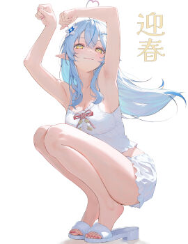 1girl absurdres ahoge armpits arms_up blue_hair breasts camisole commentary_request crossed_bangs double-parted_bangs flower frilled_camisole frills full_body hair_between_eyes hair_flower hair_ornament heart heart_ahoge highres hololive large_breasts looking_at_viewer multicolored_hair official_alternate_costume pointy_ears polka_dot_camisole sandals sharc short_shorts shorts sidelocks simple_background solo squatting streaked_hair toes translation_request virtual_youtuber white_background white_camisole white_shorts yellow_eyes yukihana_lamy yukihana_lamy_(roomwear)