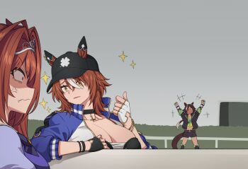 >_< +++ 3girls anger_vein angry animal_ears antenna_hair arms_up asymmetrical_gloves baseball_cap black_gloves black_hat black_jacket black_shorts blue_jacket bow bowtie breasts brown_hair cleavage commentary cross daiwa_major_(racehorse) daiwa_scarlet_(umamusume) ears_back fingerless_gloves fukuro_(maruaru00) genderswap genderswap_(mtf) gloves hair_between_eyes hair_intakes hair_over_one_eye hat highres horse_ears horse_girl horse_racing_track horse_tail inverted_cross jacket long_hair low_ponytail medalist_(manga) meme midriff mismatched_gloves multicolored_hair multiple_girls open_clothes open_jacket original outdoors pendant_choker personification pointing_with_thumb ponytail purple_bow purple_bowtie purple_shirt scene_reference shirt short_shorts shorts siblings sisters slit_pupils smug_inori_(meme) sparkle streaked_hair summer_uniform tail tiara track_jacket two-tone_hair umamusume vodka_(umamusume) white_gloves white_hair yellow_eyes
